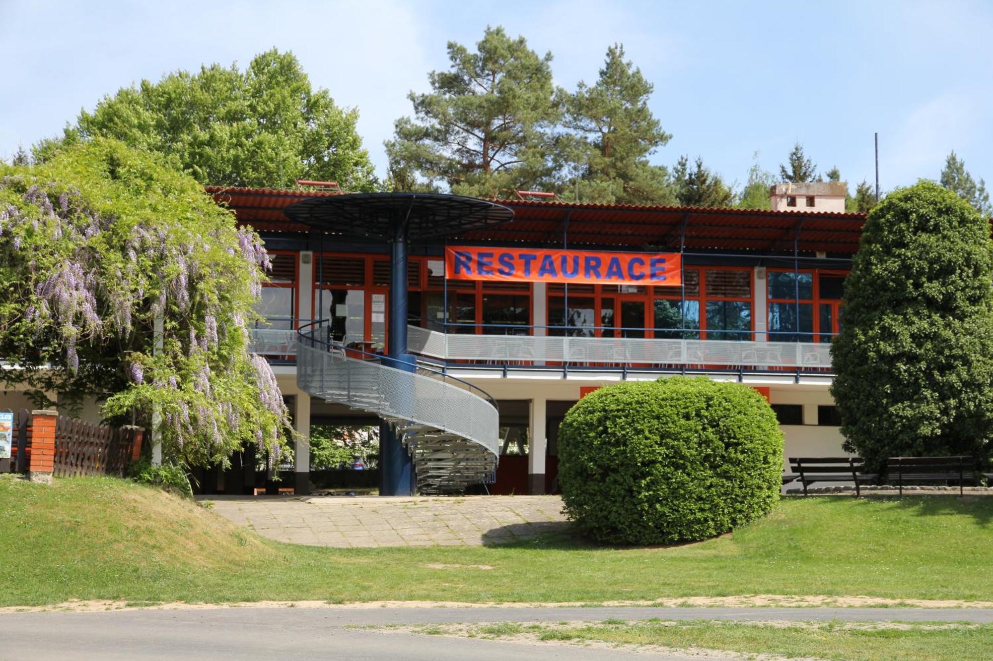 Juniorcamp Nova Zivohost Hotel Krecovice Exterior photo